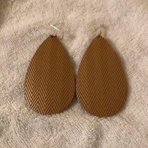Desert sand Nickel and Suede earrings